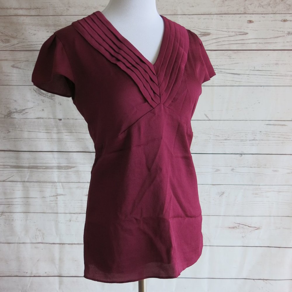 Banana Republic Burgundy Cap Sleeve Pleated V Neck Top Blouse - Size 4